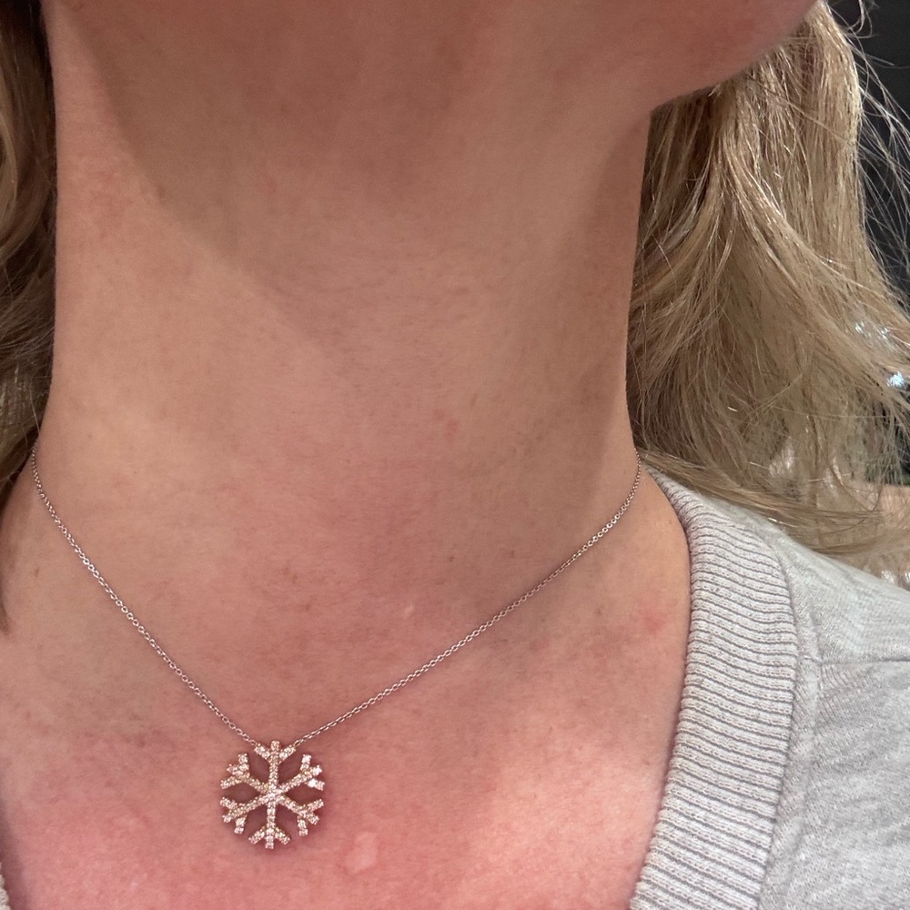 Elegant Silver Snowflake Pendant Necklace